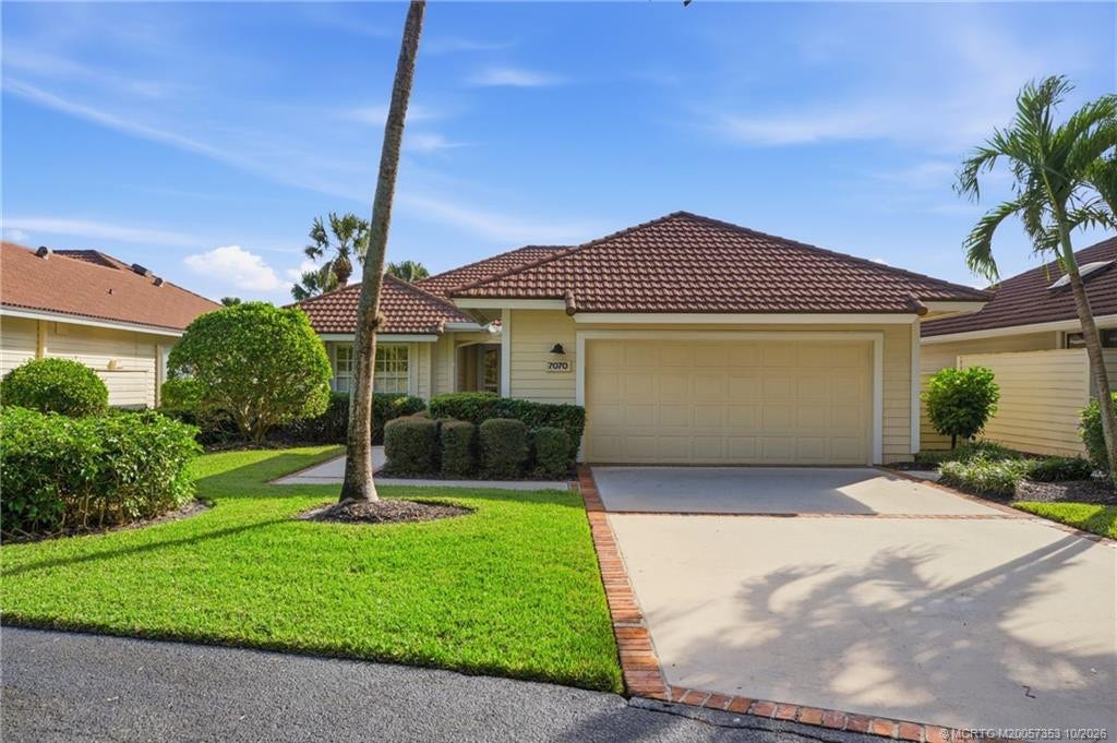 7070 SE Winged Foot Drive, Stuart, FL 34997 Photo 2