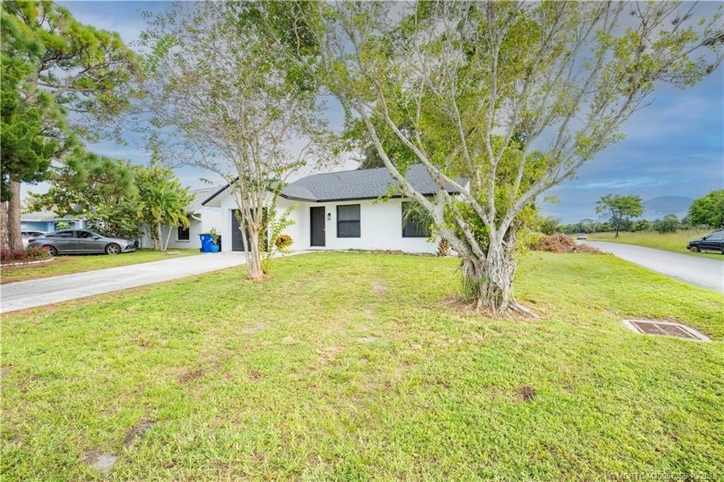 5030 SE Dell Street, Stuart, FL 34997 Photo 2