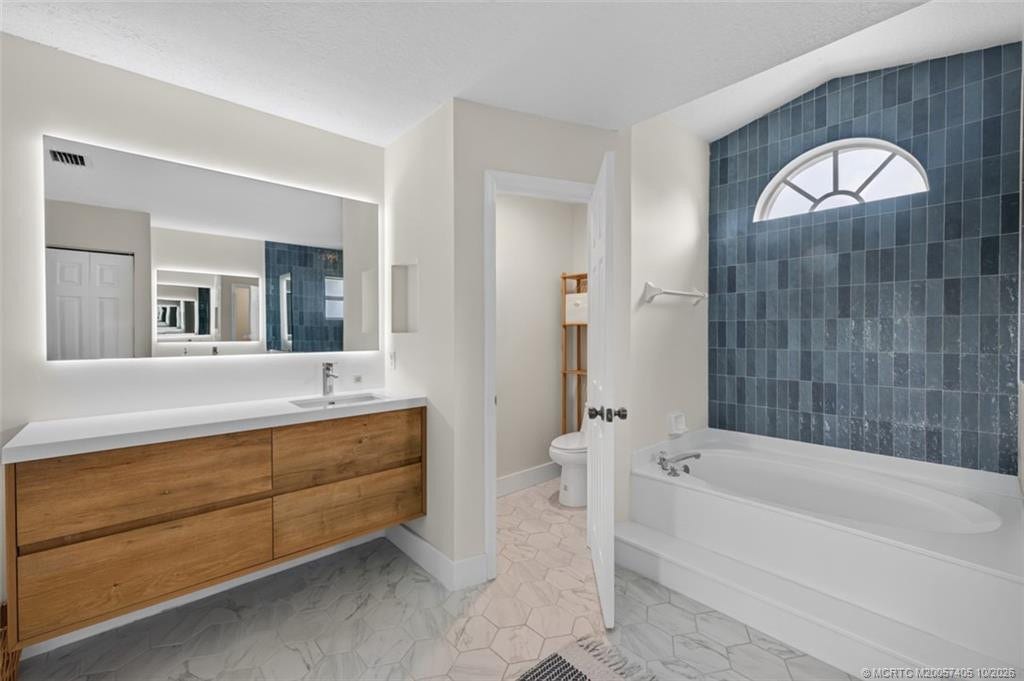 1812 NE Crabtree Lane, Jensen Beach, FL 34957 Primary Bath
