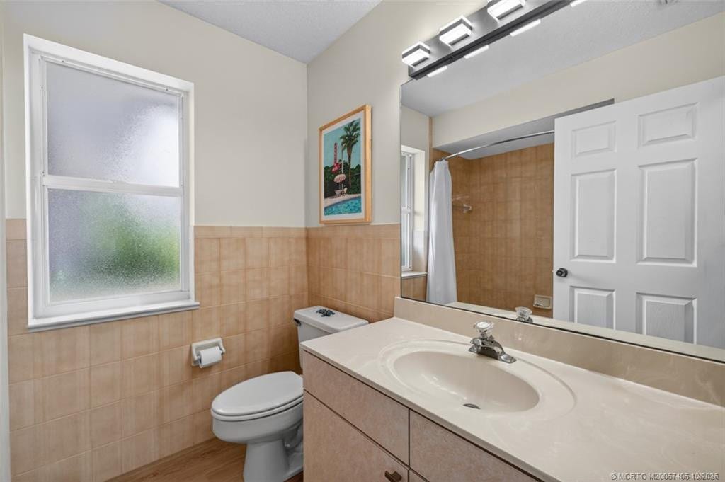 1812 NE Crabtree Lane, Jensen Beach, FL 34957 Guest Bath