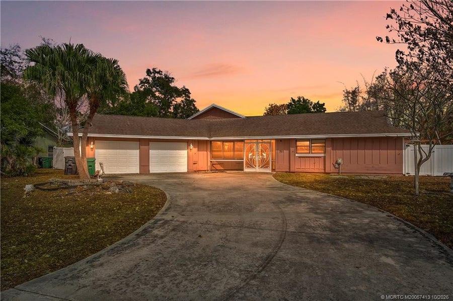 Property photo for 981 SE Lansdowne Avenue, Port St Lucie, FL