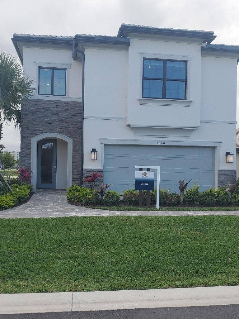Property photo for 4636 Pinehurst Trail W, Oakland Park, FL