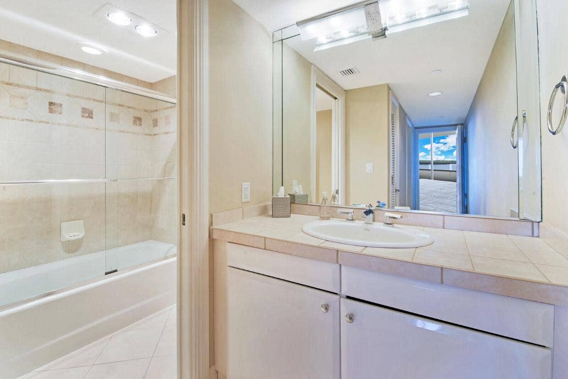 100 Lakeshore Drive, #551, North Palm Beach, FL 33408 100 Lakeshore Drive, #551, North Palm Beach, FL 33408