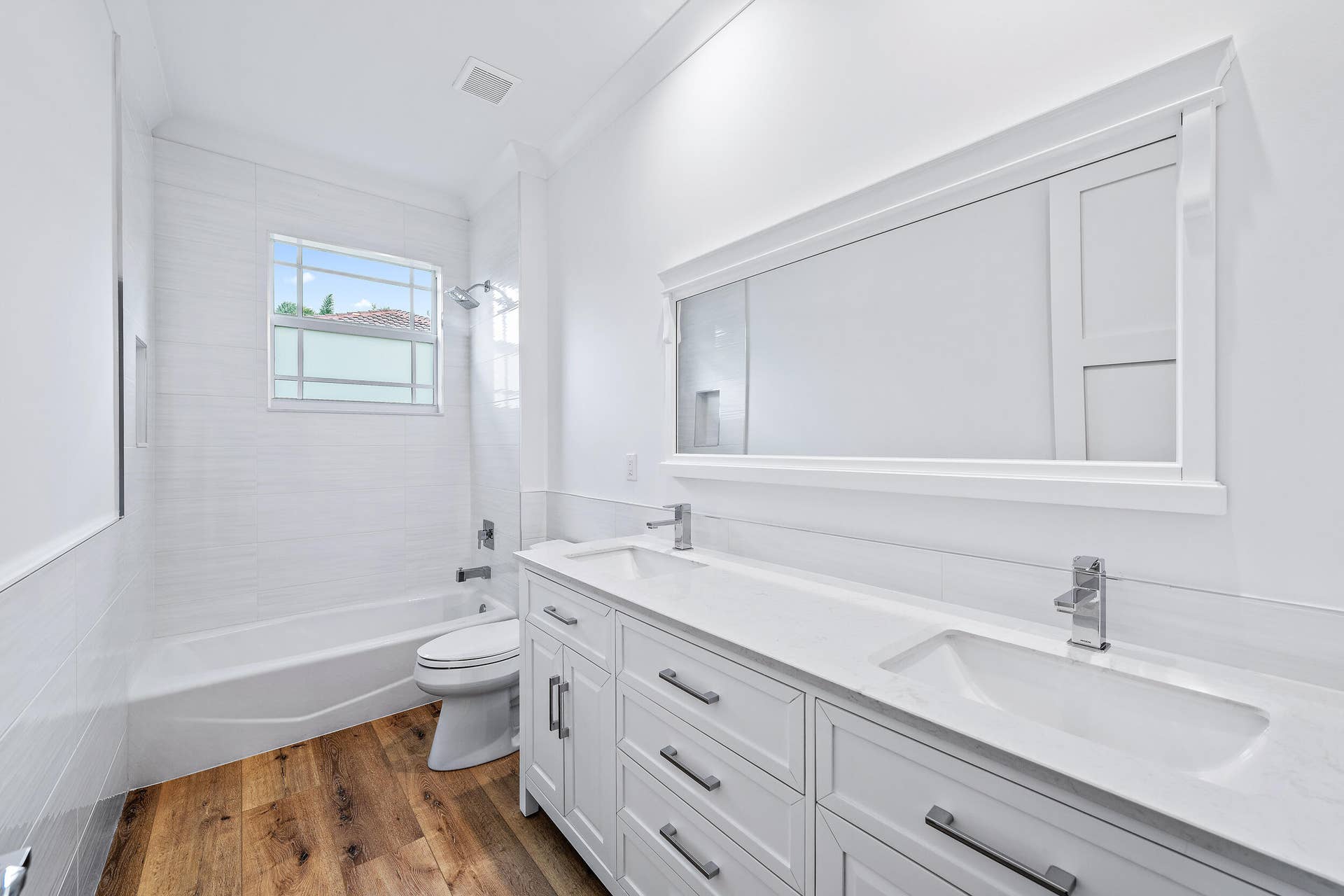 19993 Loxahatchee Pointe Drive, Jupiter, FL 33458 Guest Bath