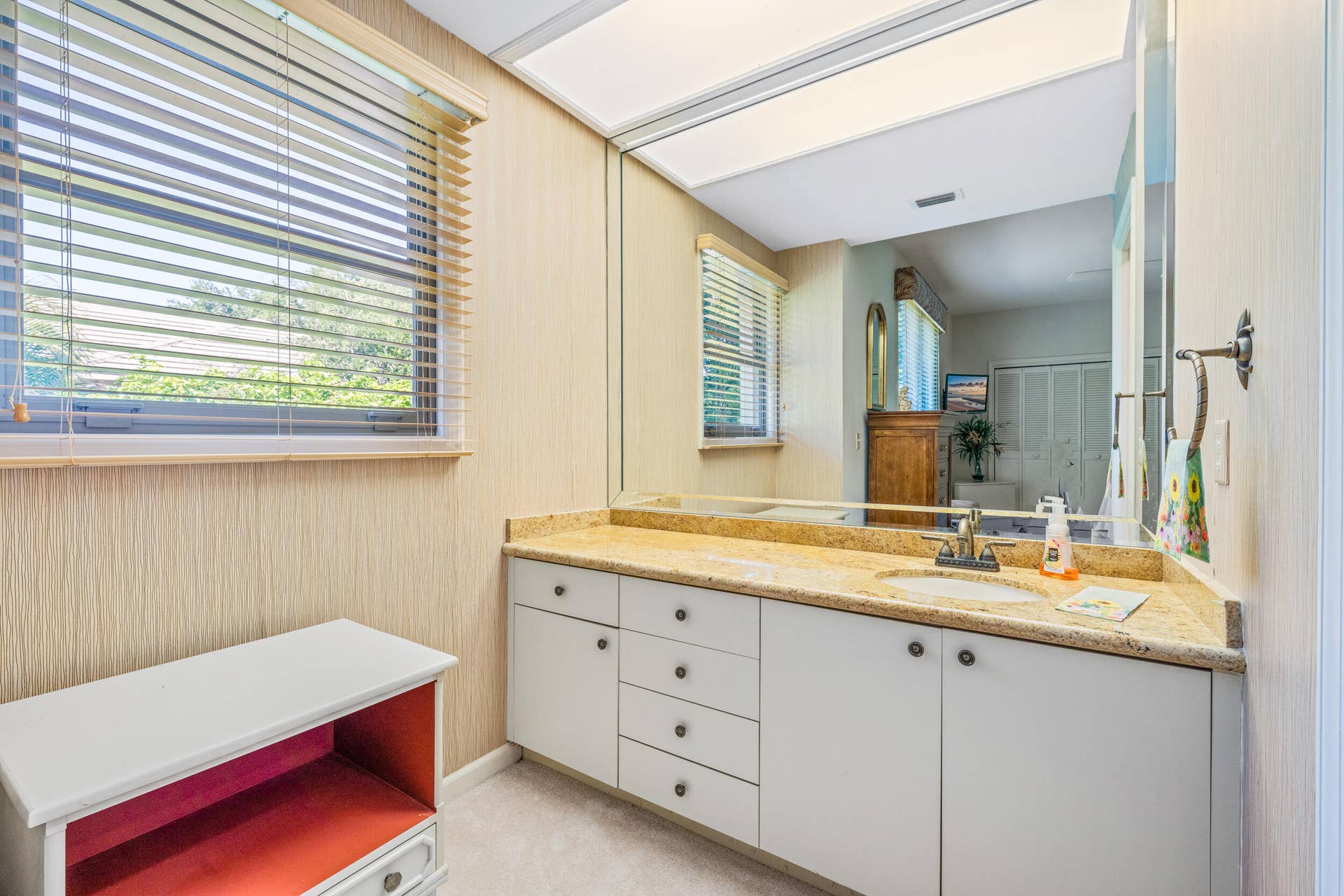 18065 SE Village Circle, Tequesta, FL 33469 Guest Bath