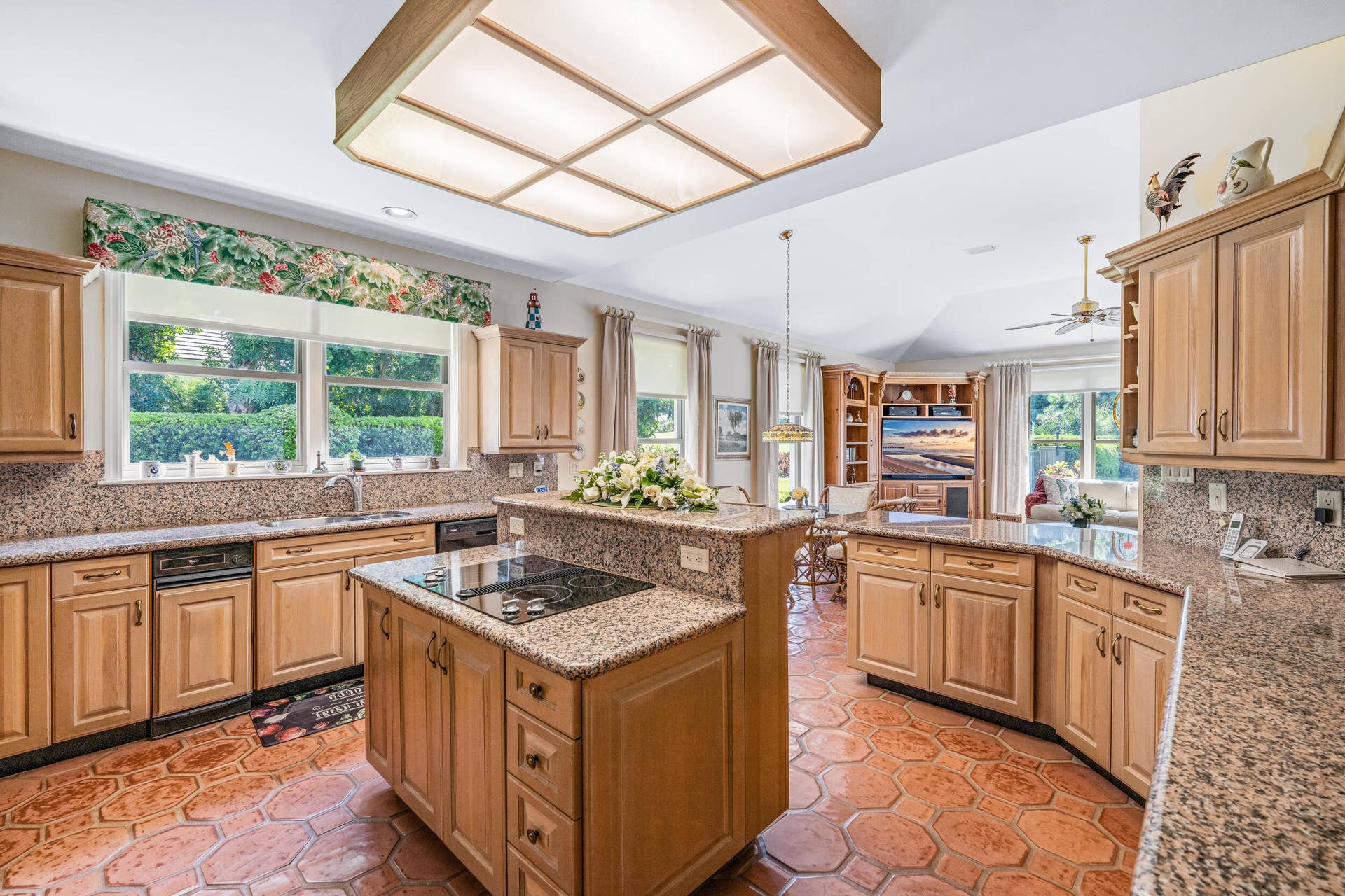 18065 SE Village Circle, Tequesta, FL 33469 Kitchen