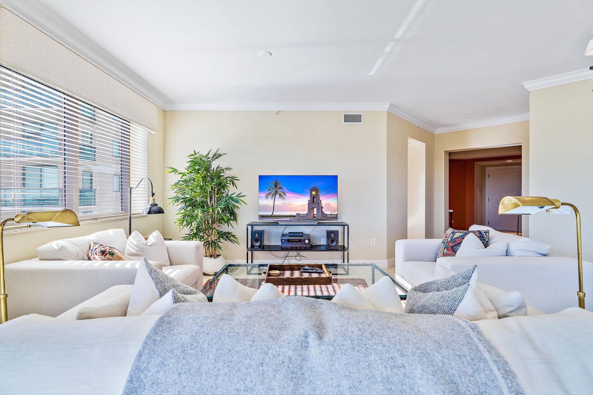 3630 Gardens Parkway, #905-C, Palm Beach Gardens, FL 33410 Living Room