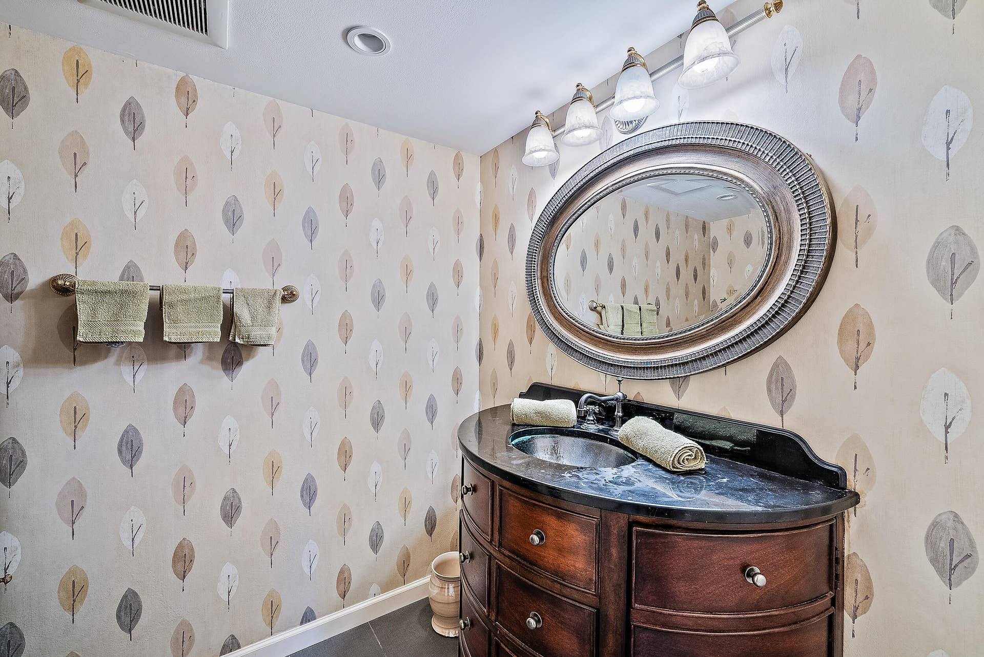 19750 S Beach Road, #605, Jupiter, FL 33469 Guest Bath