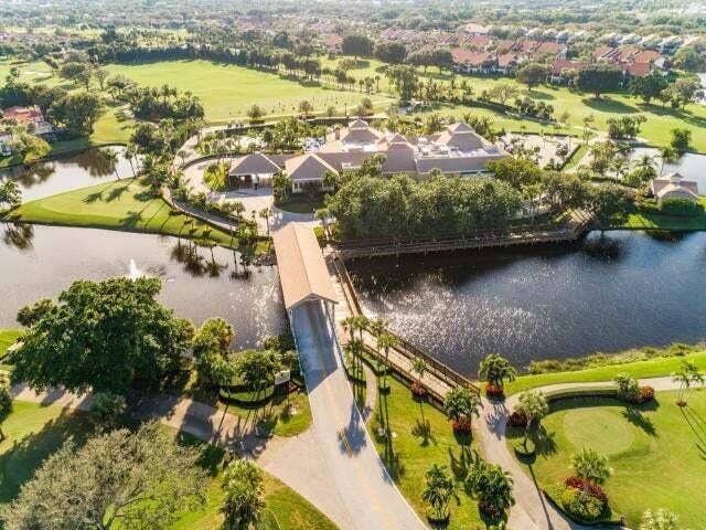 16632 Narrows Drive, Jupiter, FL 33477 Clubhouse Approach