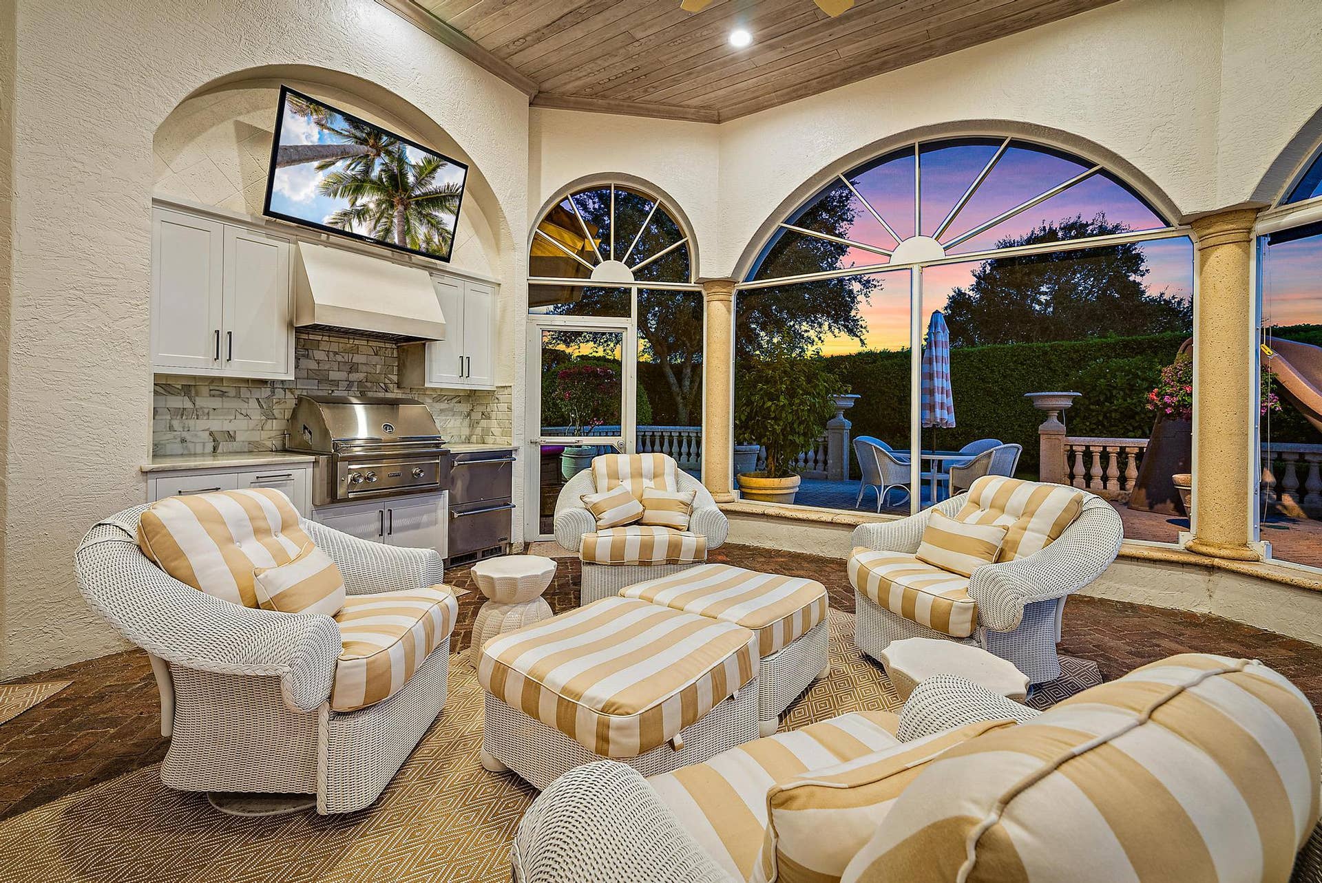 12008 SE Intracoastal Terrace, Jupiter, FL 33469 Screened Patio & Summer Kitchen