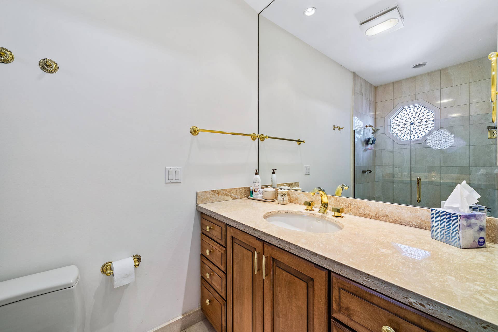 12092 SE Prestwick Terrace, Jupiter, FL 33469 Guest Bath