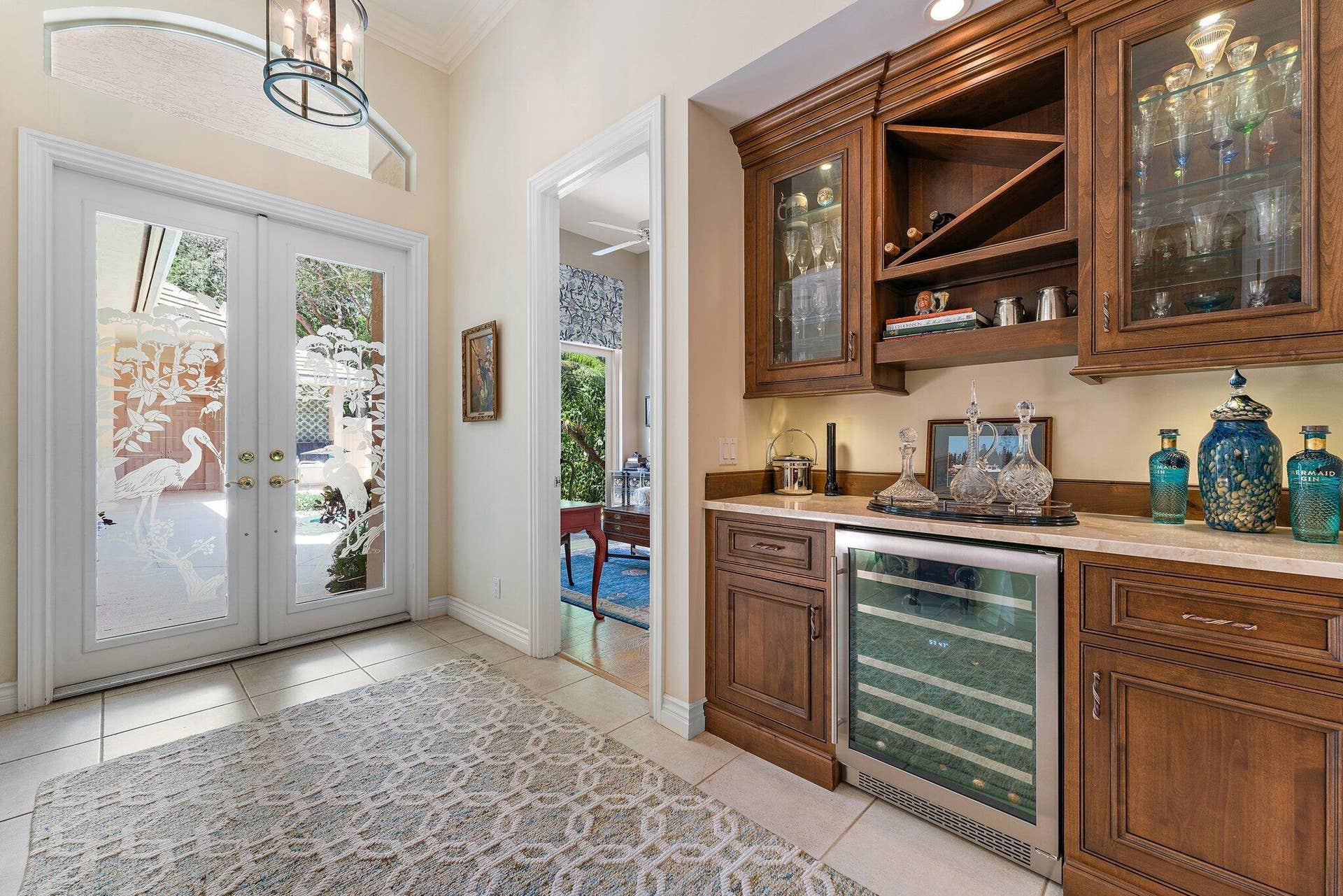 12152 SE Birkdale Run, Jupiter, FL 33469 Foyer - Wet Bar