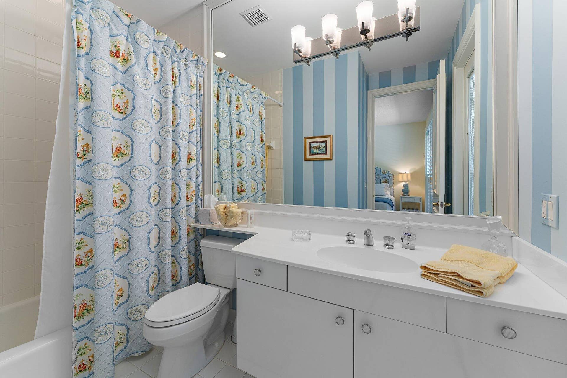 12152 SE Birkdale Run, Jupiter, FL 33469 Guest Bath