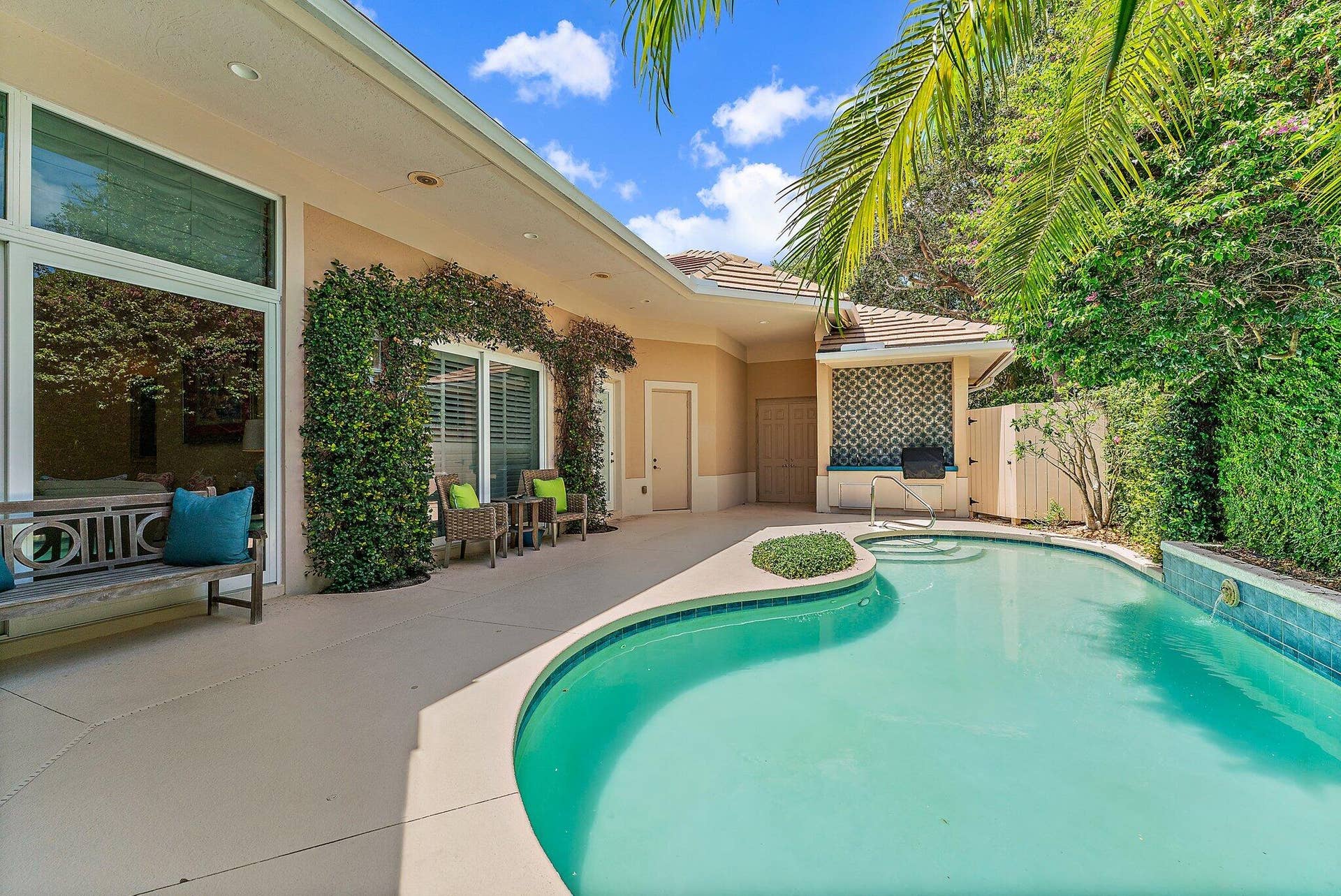 12152 SE Birkdale Run, Jupiter, FL 33469 Courtyard - Entry