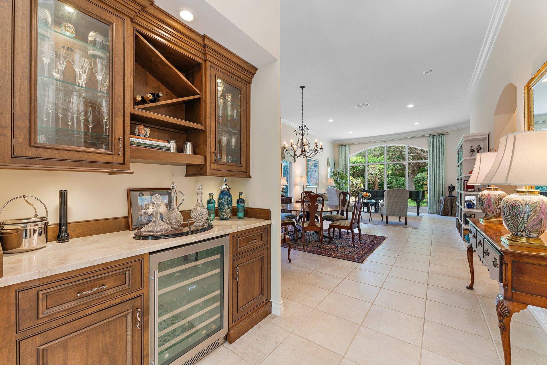 12152 SE Birkdale Run, Jupiter, FL 33469 Foyer - Wet Bar