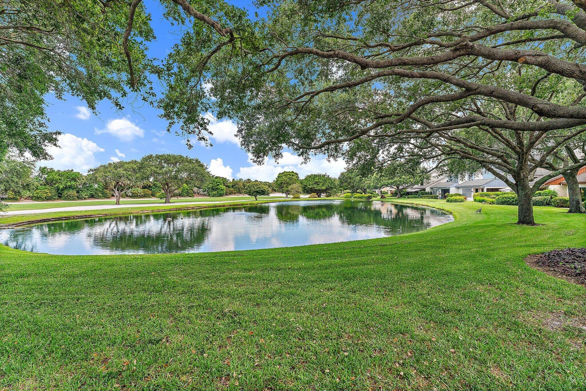 12152 SE Birkdale Run, Jupiter, FL 33469 Lake View