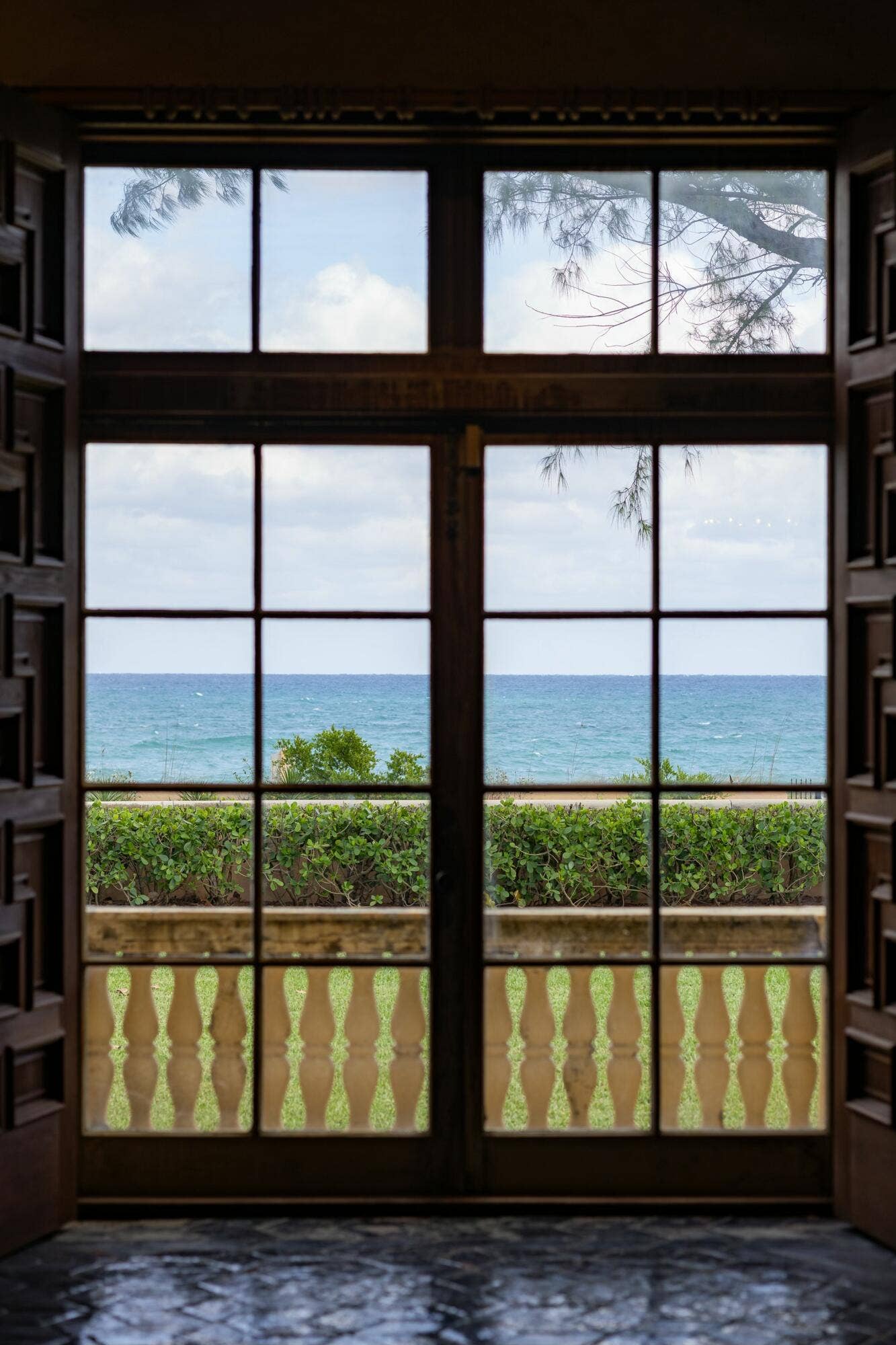 200 N Ocean Boulevard, #1, Palm Beach, FL 33480 View to Front Lawn and Ocean