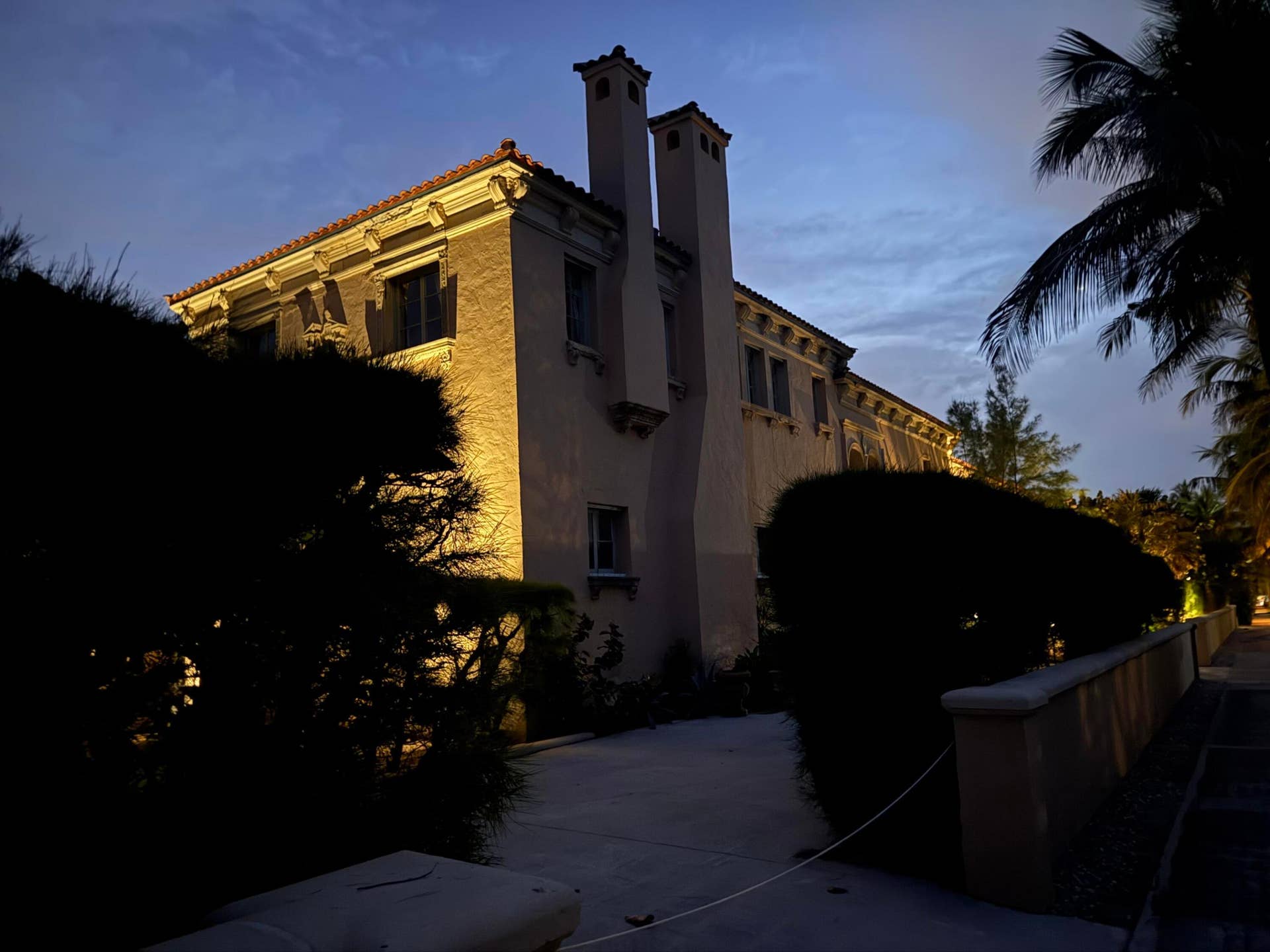200 N Ocean Boulevard, #1, Palm Beach, FL 33480 Private Driveway