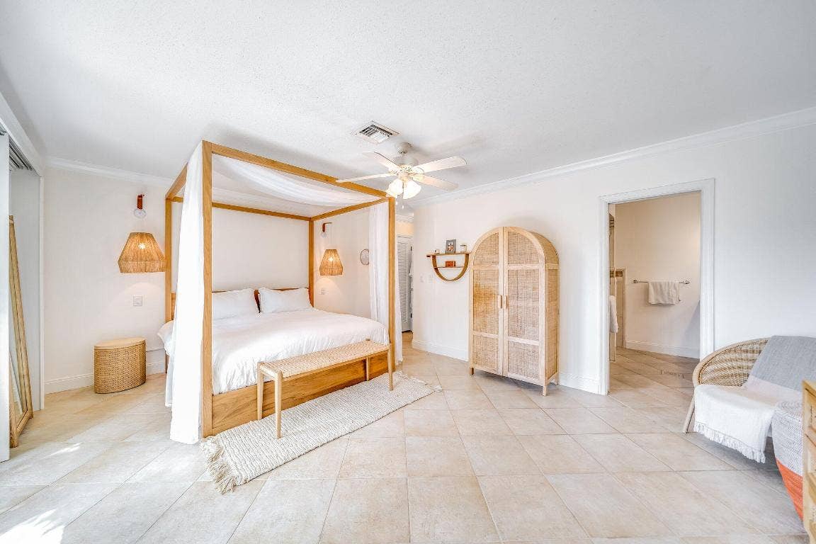 4010 NE 25th Avenue, Lighthouse Point, FL 33064