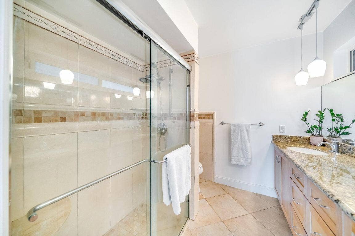 4010 NE 25th Avenue, Lighthouse Point, FL 33064