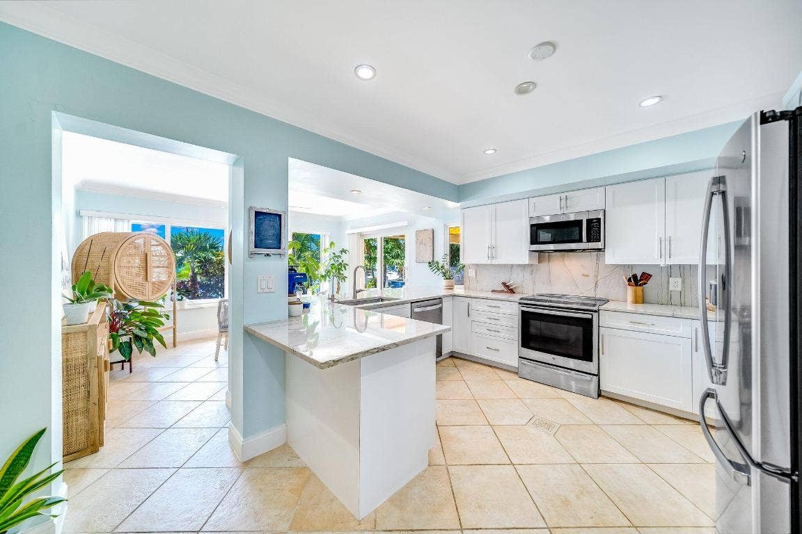 4010 NE 25th Avenue, Lighthouse Point, FL 33064