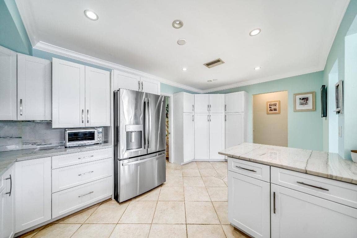 4010 NE 25th Avenue, Lighthouse Point, FL 33064