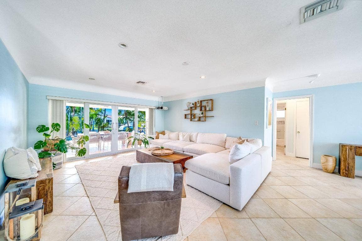 4010 NE 25th Avenue, Lighthouse Point, FL 33064