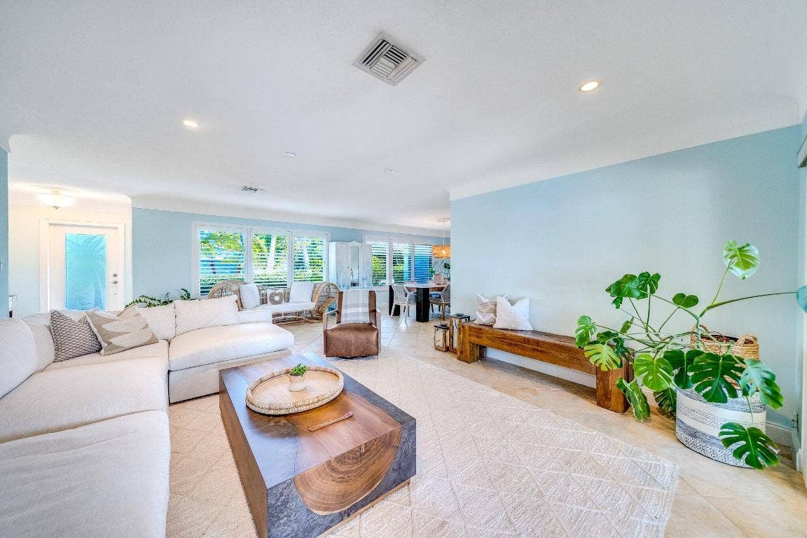 4010 NE 25th Avenue, Lighthouse Point, FL 33064