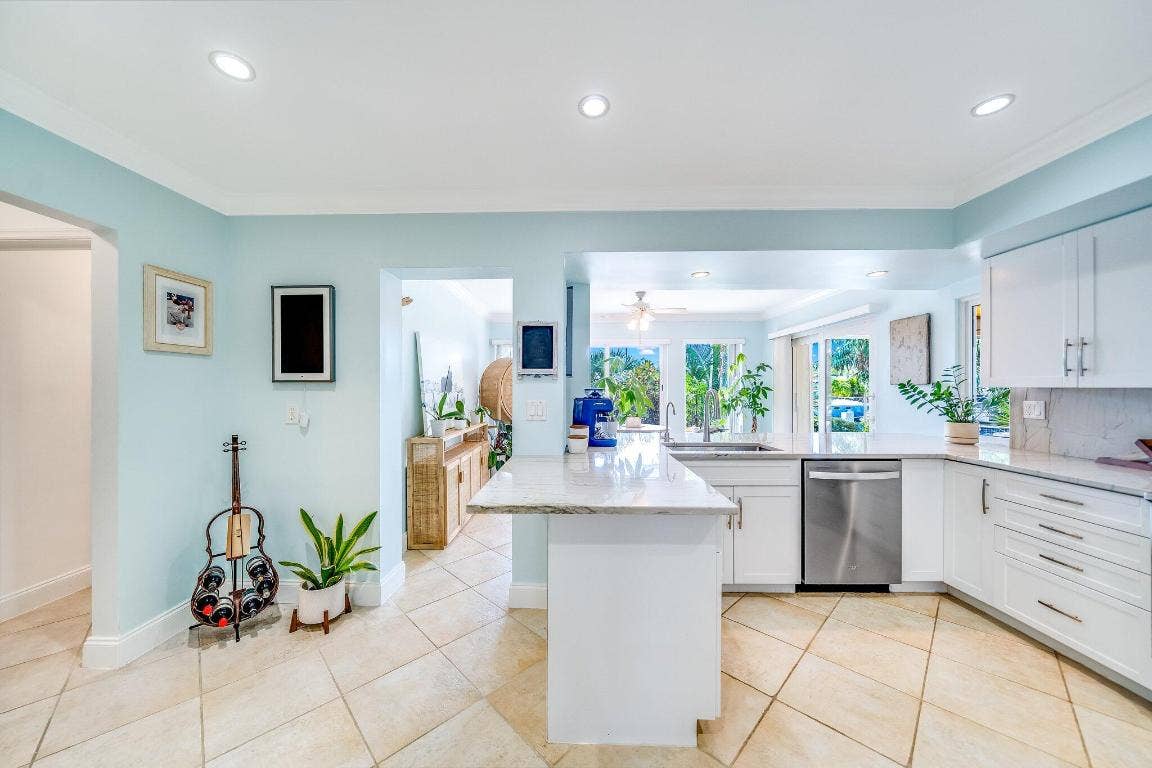 4010 NE 25th Avenue, Lighthouse Point, FL 33064