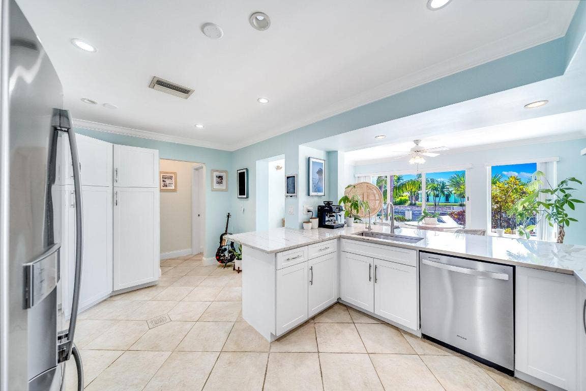 4010 NE 25th Avenue, Lighthouse Point, FL 33064
