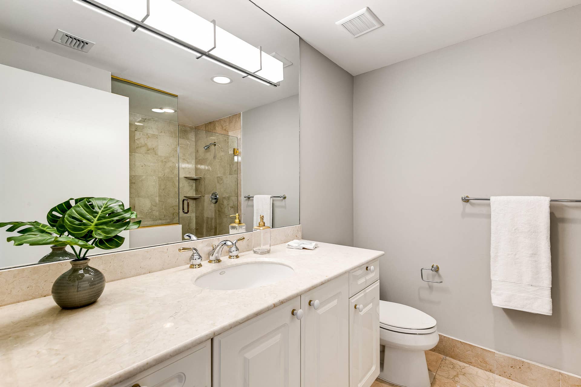 3RD EN SUITE BATHROOM