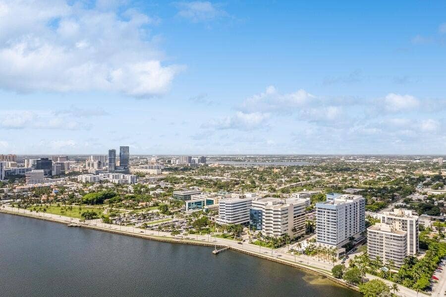 1551 N Flagler Drive, #1205, West Palm Beach, FL 33401 4_1551NFlaglerDr1205_181005_AerialView_S