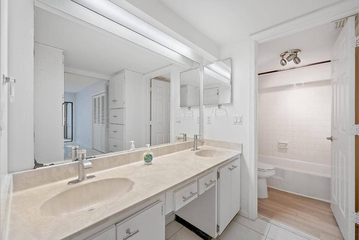1660 Twelve Oaks Way, #205, North Palm Beach, FL 33408 1660 Twelve Oaks Way, #205, North Palm Beach, FL 33408