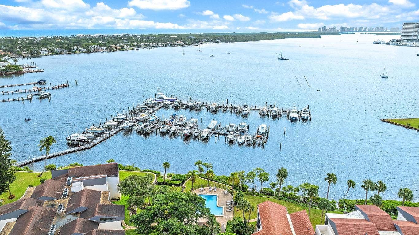 1660 Twelve Oaks Way, #205, North Palm Beach, FL 33408 1660 Twelve Oaks Way, #205, North Palm Beach, FL 33408