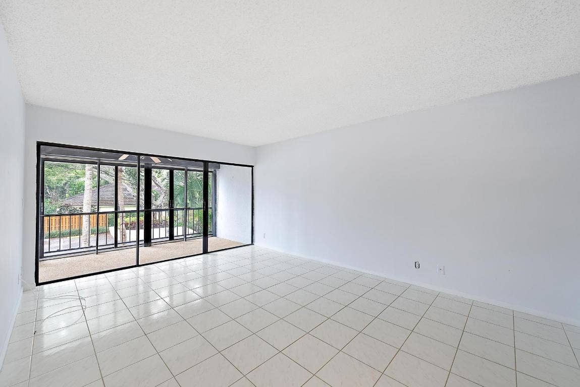 1660 Twelve Oaks Way, #205, North Palm Beach, FL 33408 1660 Twelve Oaks Way, #205, North Palm Beach, FL 33408