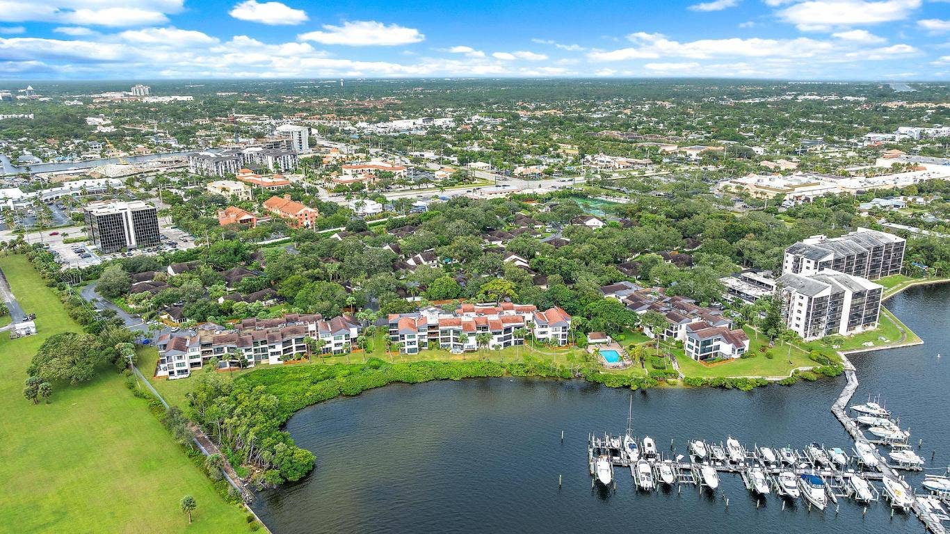 1660 Twelve Oaks Way, #205, North Palm Beach, FL 33408 1660 Twelve Oaks Way, #205, North Palm Beach, FL 33408