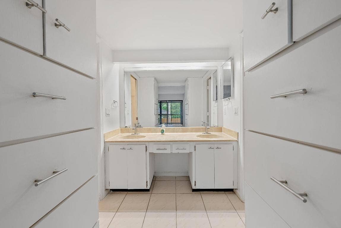 1660 Twelve Oaks Way, #205, North Palm Beach, FL 33408 1660 Twelve Oaks Way, #205, North Palm Beach, FL 33408