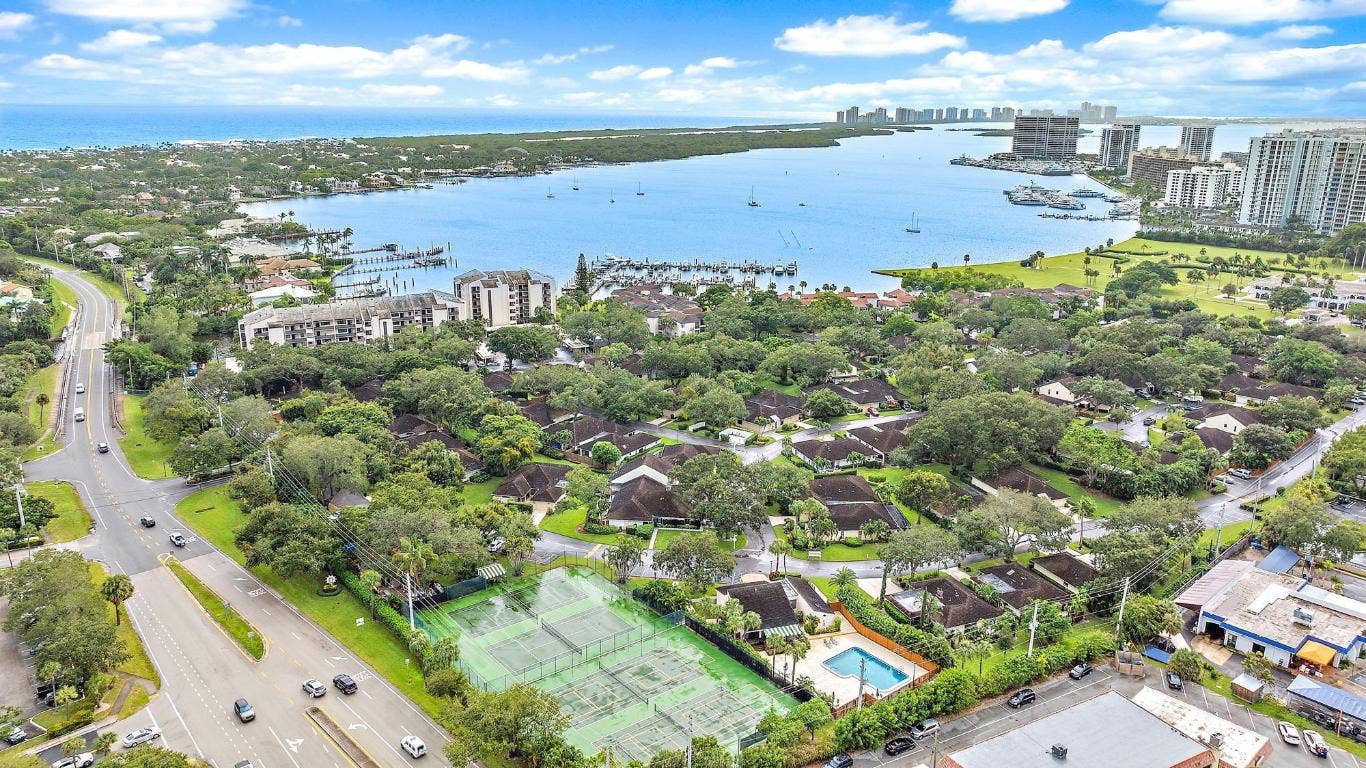 1660 Twelve Oaks Way, #205, North Palm Beach, FL 33408 1660 Twelve Oaks Way, #205, North Palm Beach, FL 33408