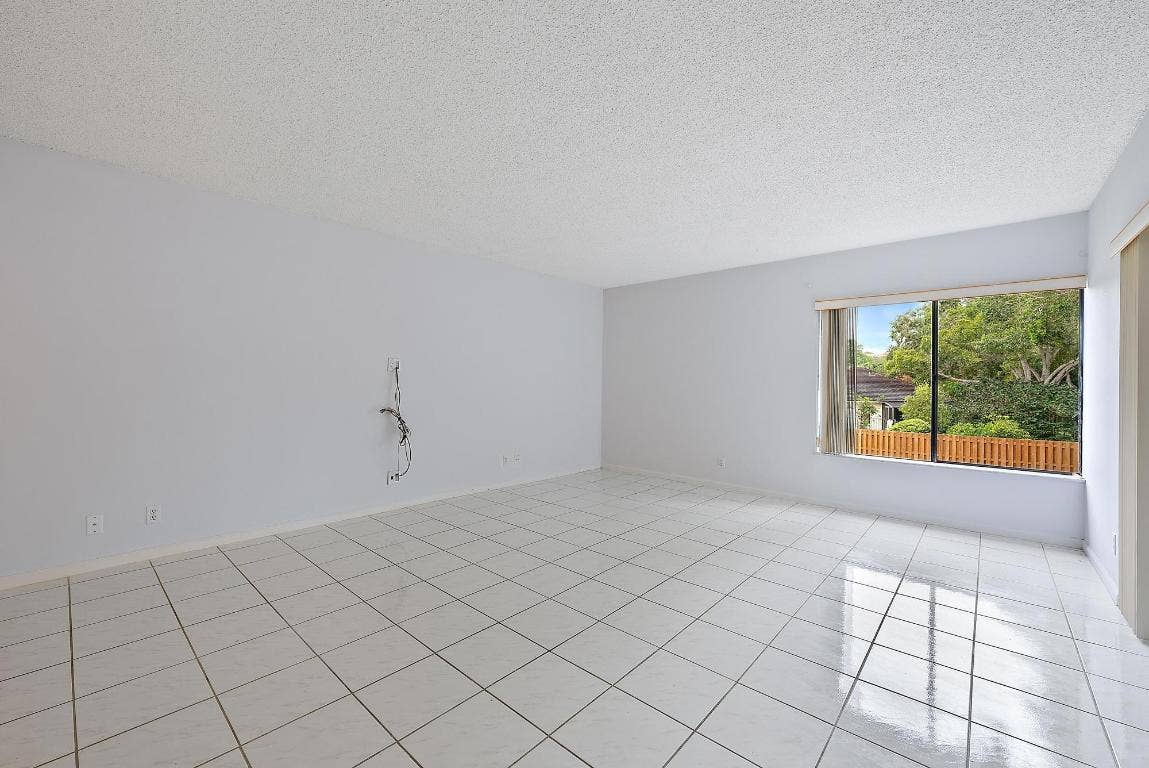 1660 Twelve Oaks Way, #205, North Palm Beach, FL 33408 1660 Twelve Oaks Way, #205, North Palm Beach, FL 33408