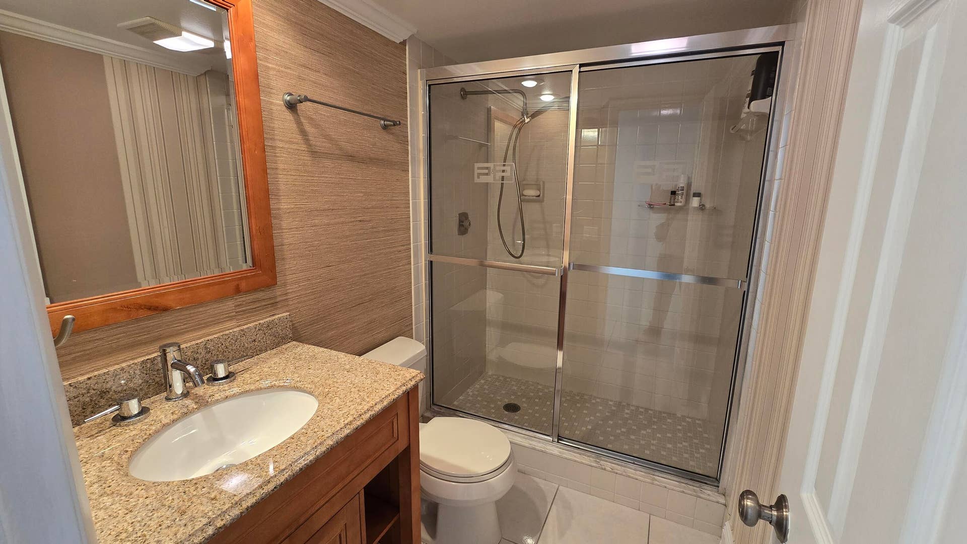 804 Cypress Grove Lane, #208, Pompano Beach, FL 33069 Guest Bathroom