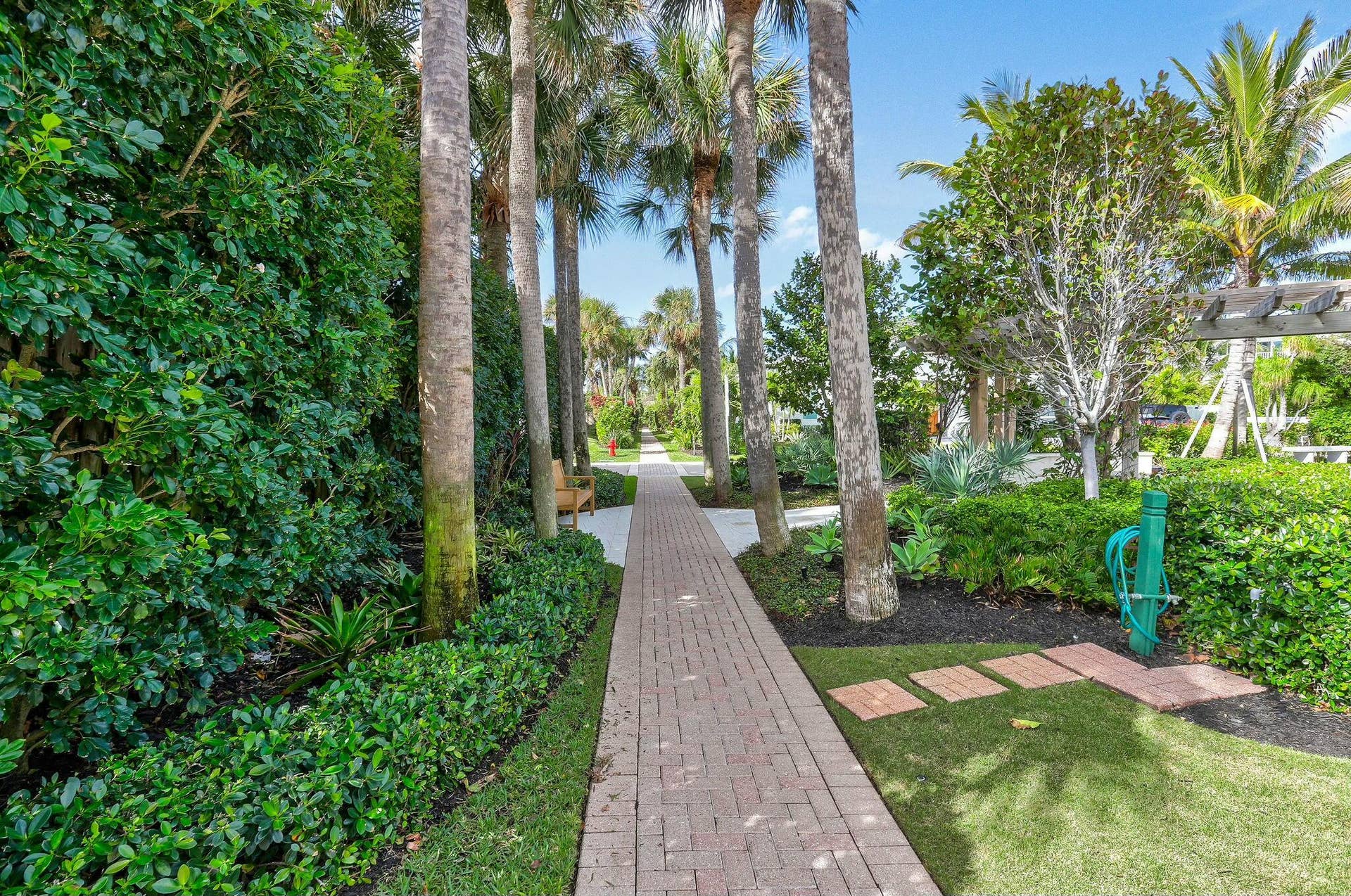 170 Beacon Lane, Jupiter Inlet Colony, FL 33469 tempImageu9RrNr