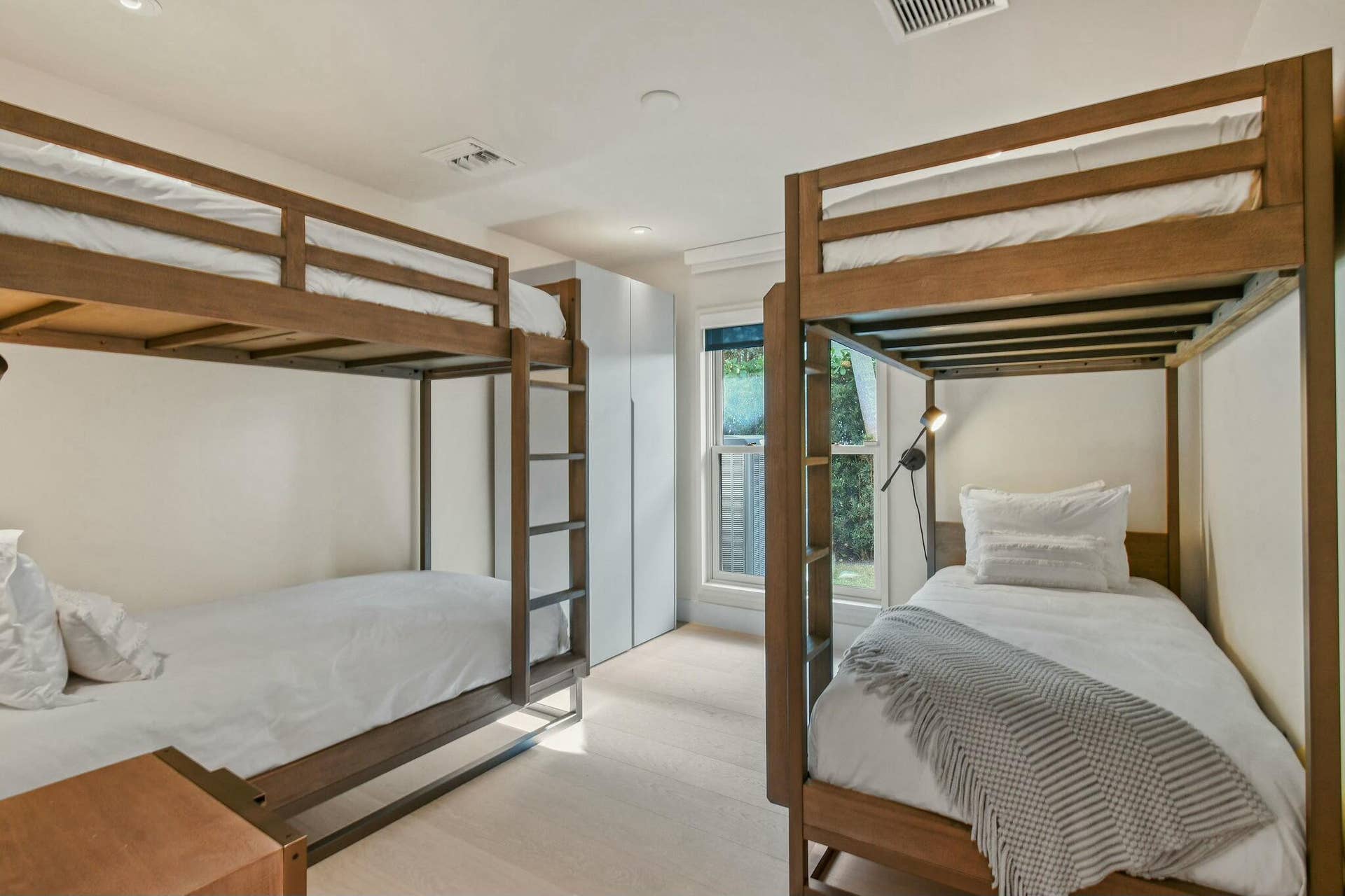 170 Beacon Lane, Jupiter Inlet Colony, FL 33469 tempImageNwBiug