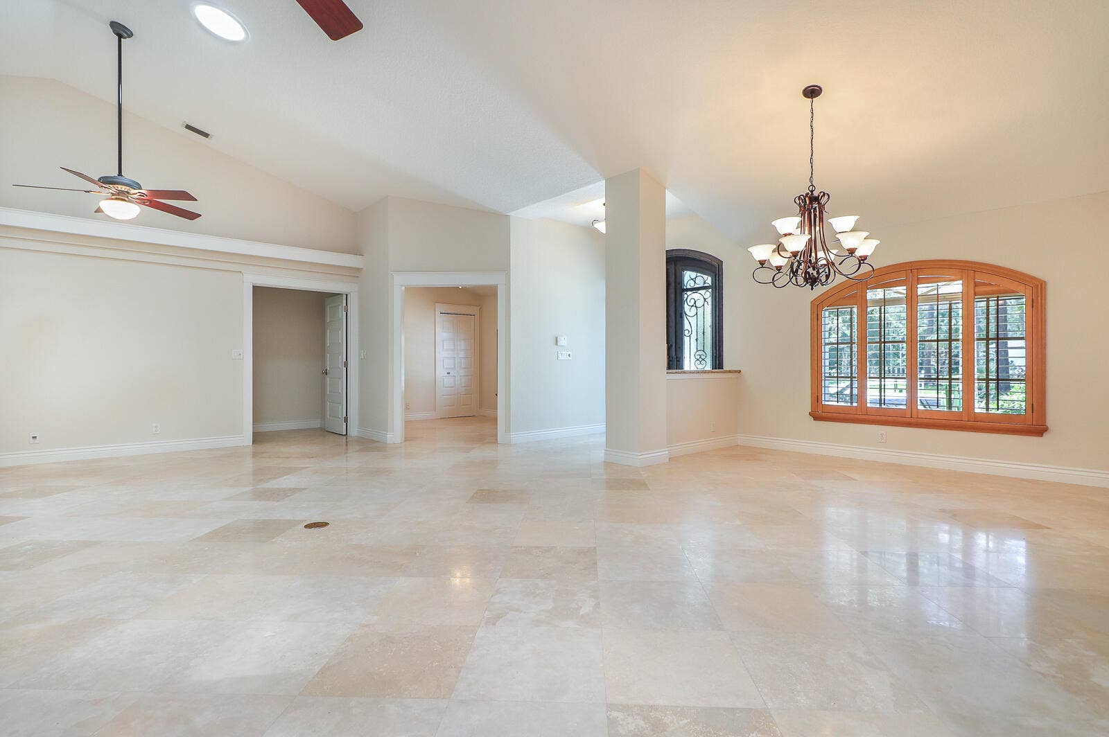 15386 83rd Way N, Palm Beach Gardens, FL 33418 08-Great Room