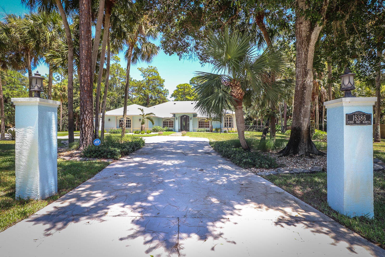 15386 83rd Way N, Palm Beach Gardens, FL 33418 43-Driveway