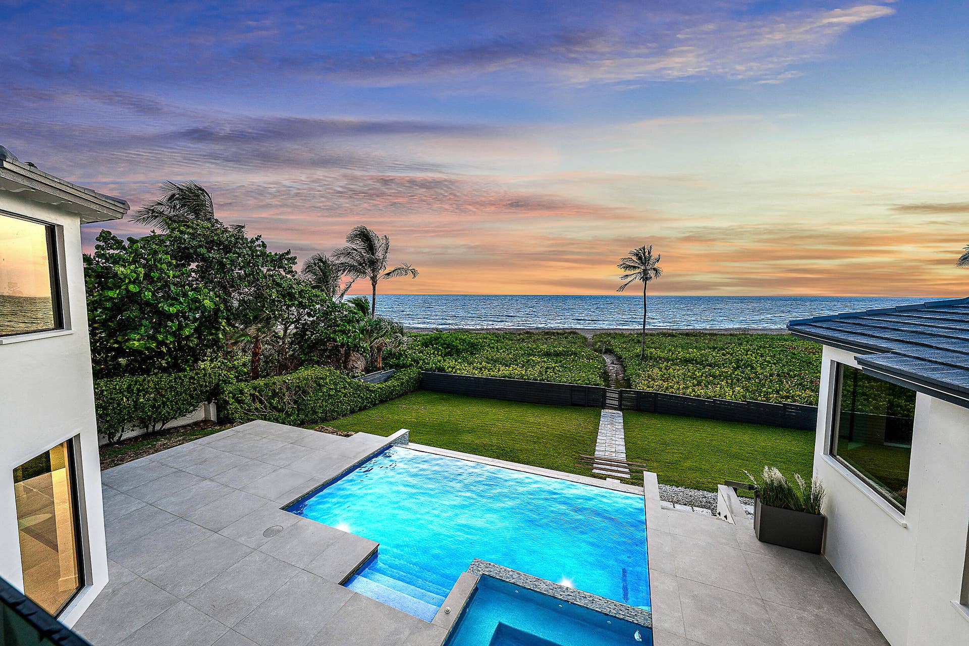22 Ocean Drive, Jupiter Inlet Colony, FL 33469 View Sunrise