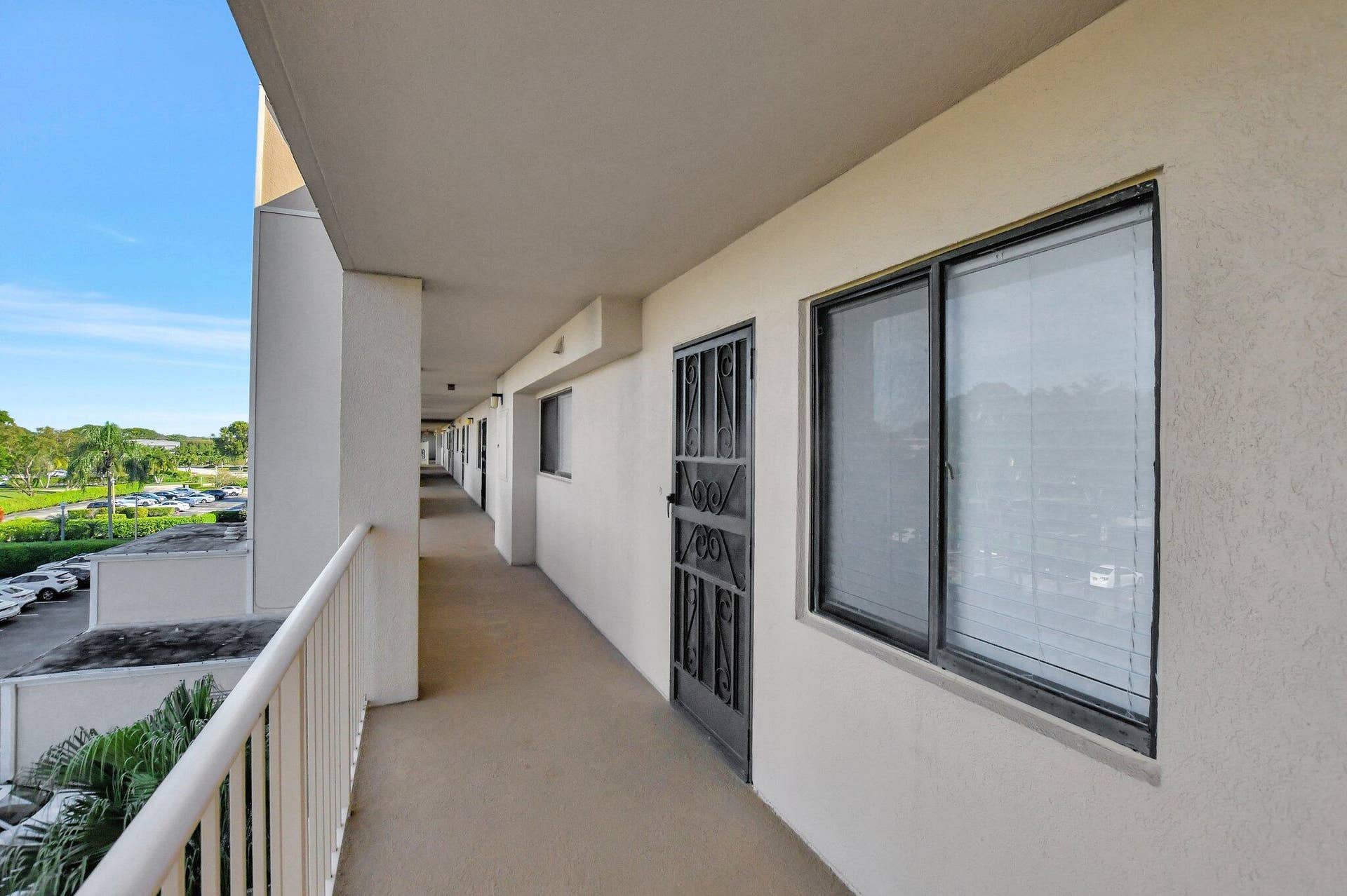 7076 Huntington Lane, #407, Delray Beach, FL 33446 Exterior cat walk