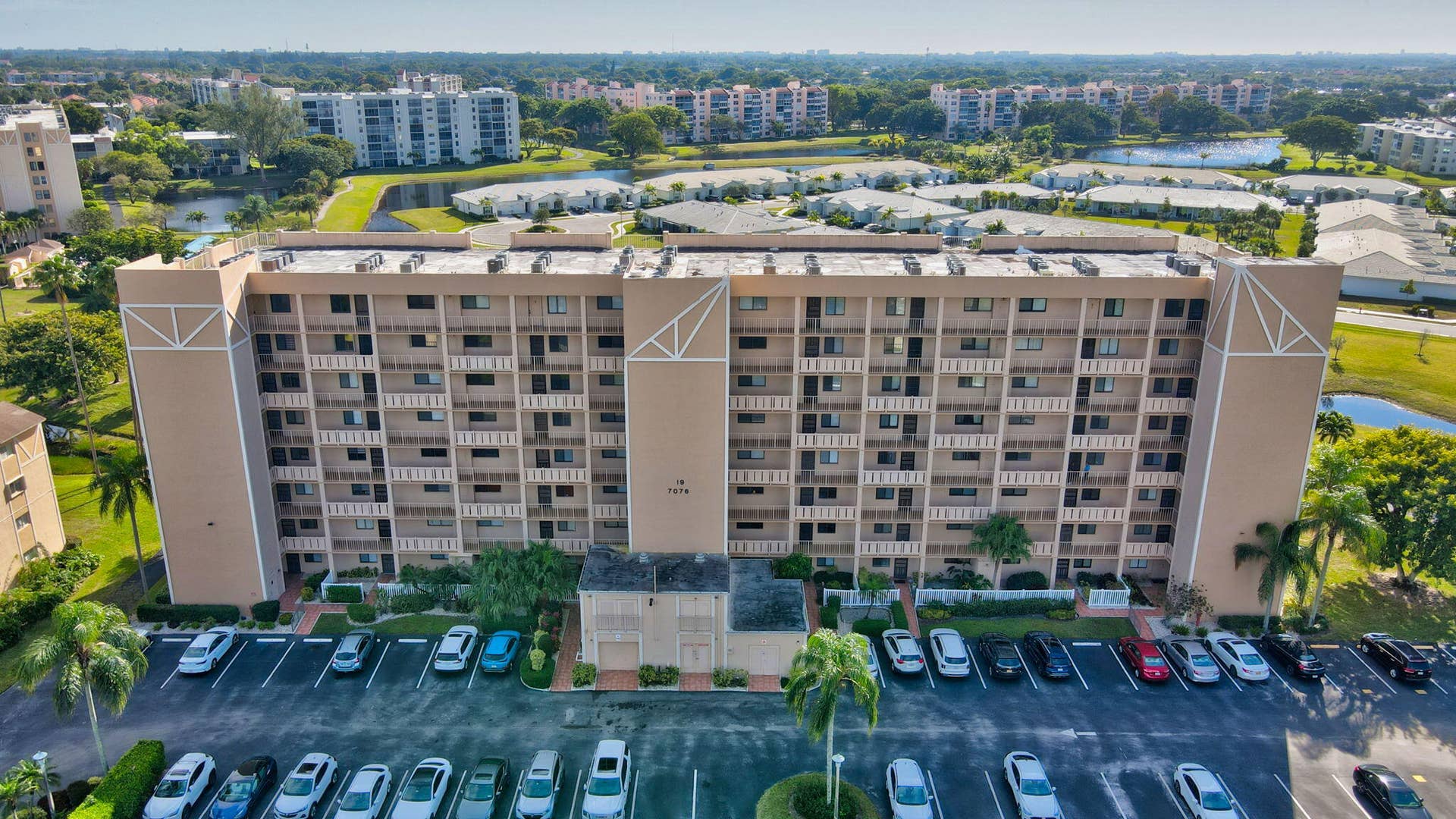 7076 Huntington Lane, #407, Delray Beach, FL 33446 Building View