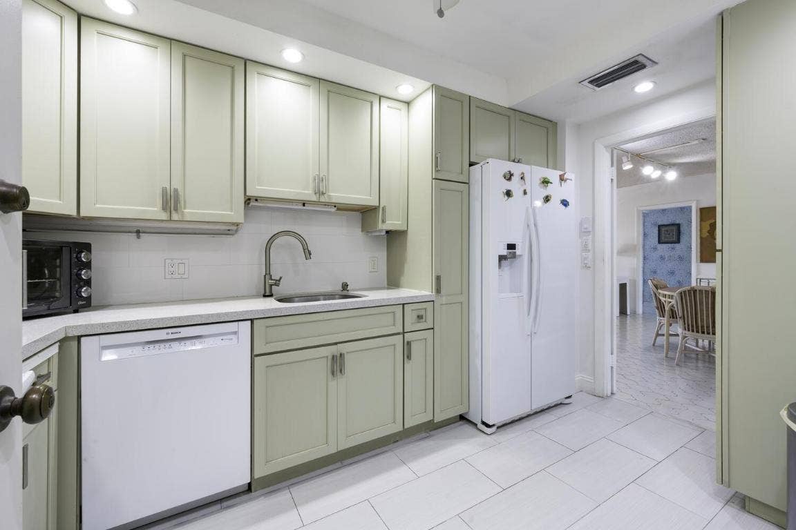 2295 S Ocean Boulevard, #404, Palm Beach, FL 33480