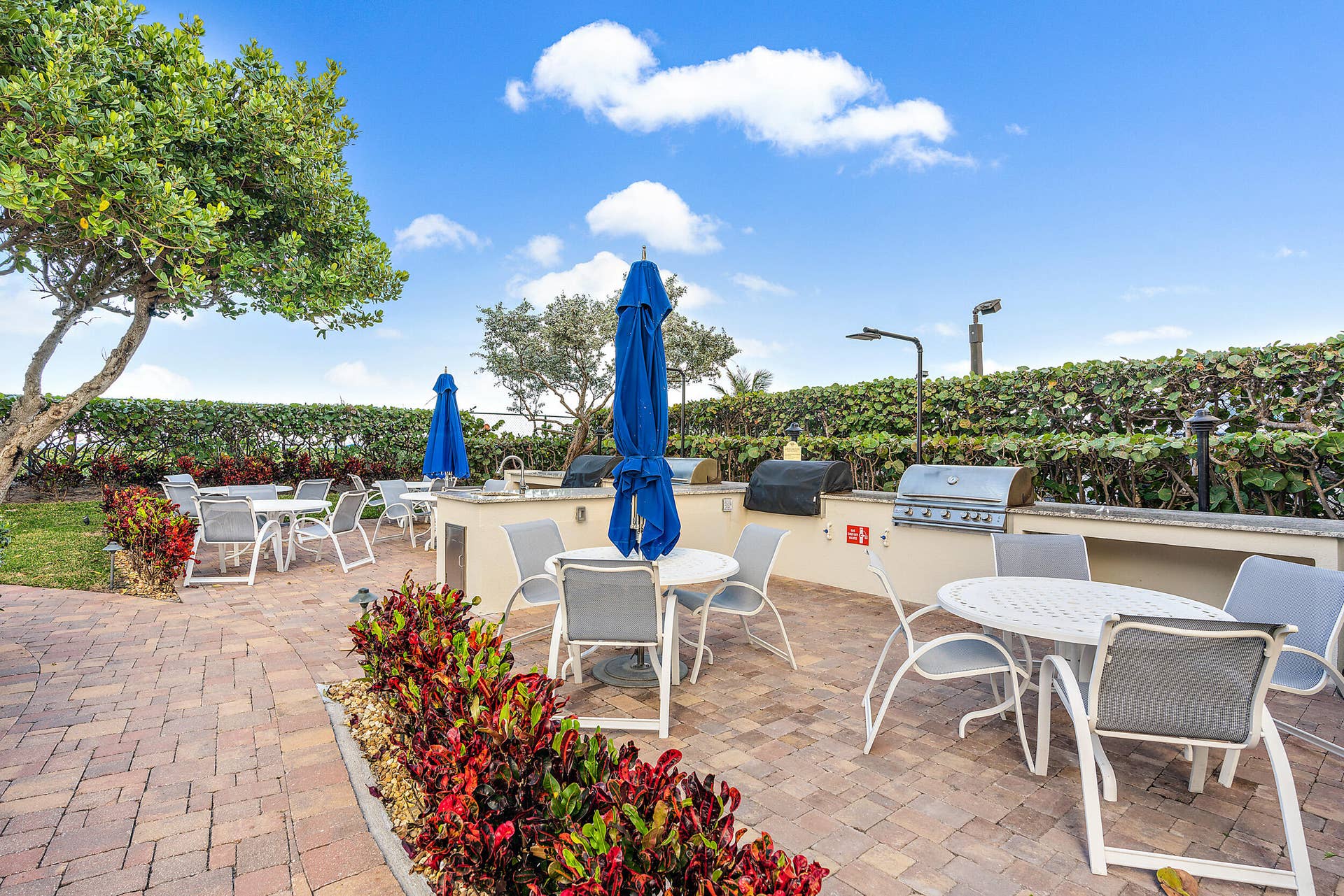 3000 N Ocean Drive, #19e, Singer Island, FL 33404 Grilling Area