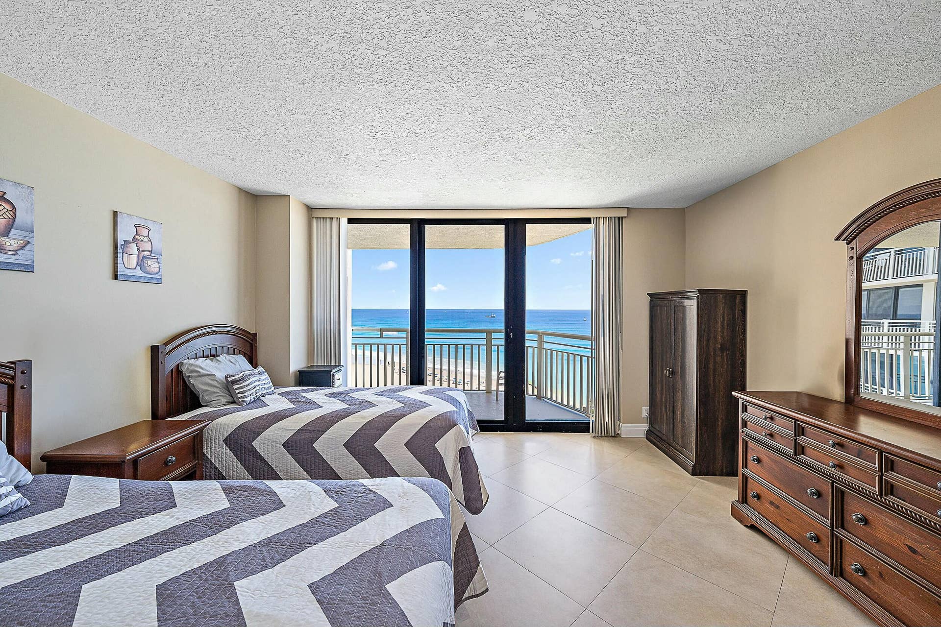 3000 N Ocean Drive, #19e, Singer Island, FL 33404 Guest Bedroom